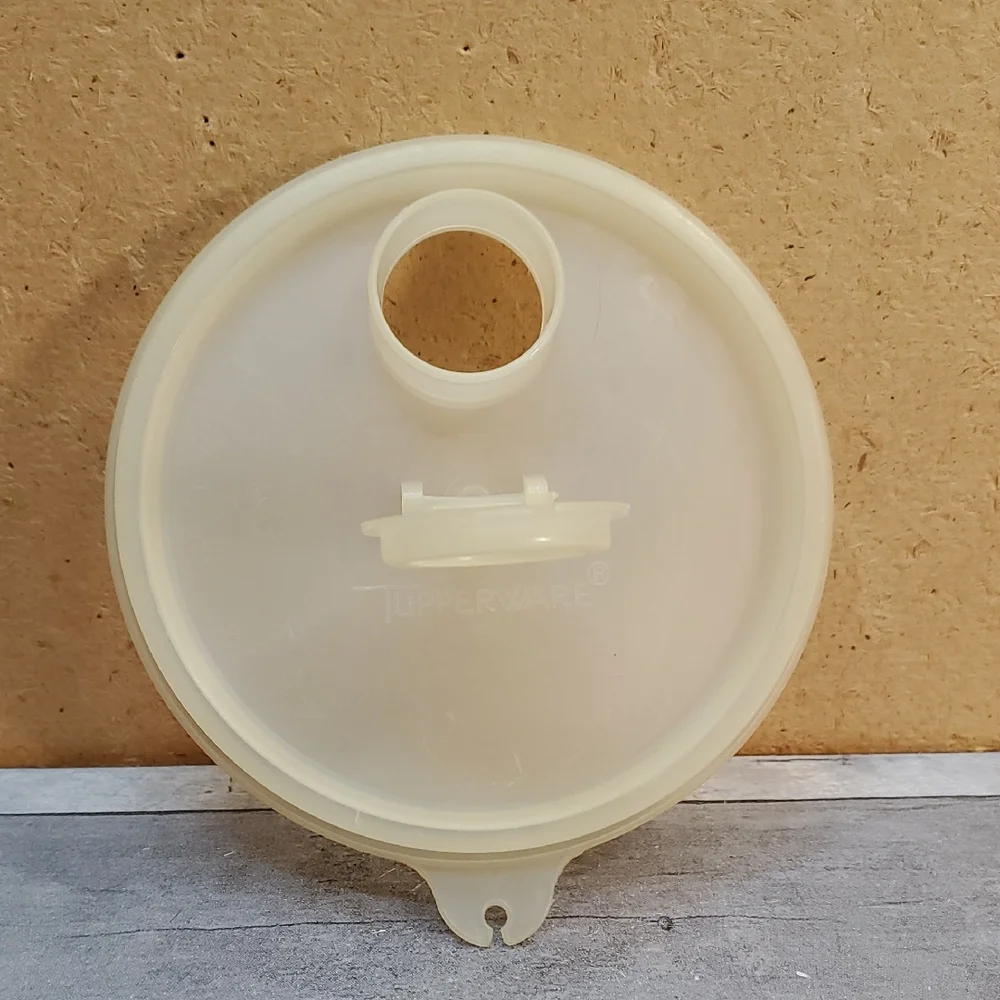 Tupperware Orange Round Container with Lid 1 Quart
